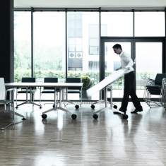 Mobiler Konferenztisch Wilkhahn Timetable Shift im flexiblen Besprechungsraum