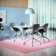 Wilkhahn Yonda Schalenstühle im Ess- und Besprechungsbereich, runder Tisch, modernes Interieur, Einsatz im Wohn- und Arbeitsumfeld