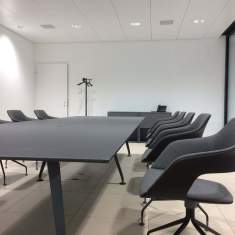 Konferenztisch schwarz Konferenztische Büro Identi, curva Meetingtisch
rechteckige Tischplatte