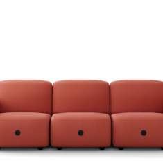 Dreisitziges Materia Oas Modulsofa mit gepolsterten Armlehnen und modularer Sitzstruktur