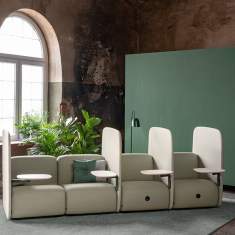 Materia Oas Modulsofa mit hohen Rückenlehnen als akustische Sitzlösung im Lounge- und Wartebereich