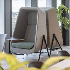 Connection Muse Akustikkabine im offenen Arbeitsbereich mit Blick auf den Lounge- und Besprechungsbereich