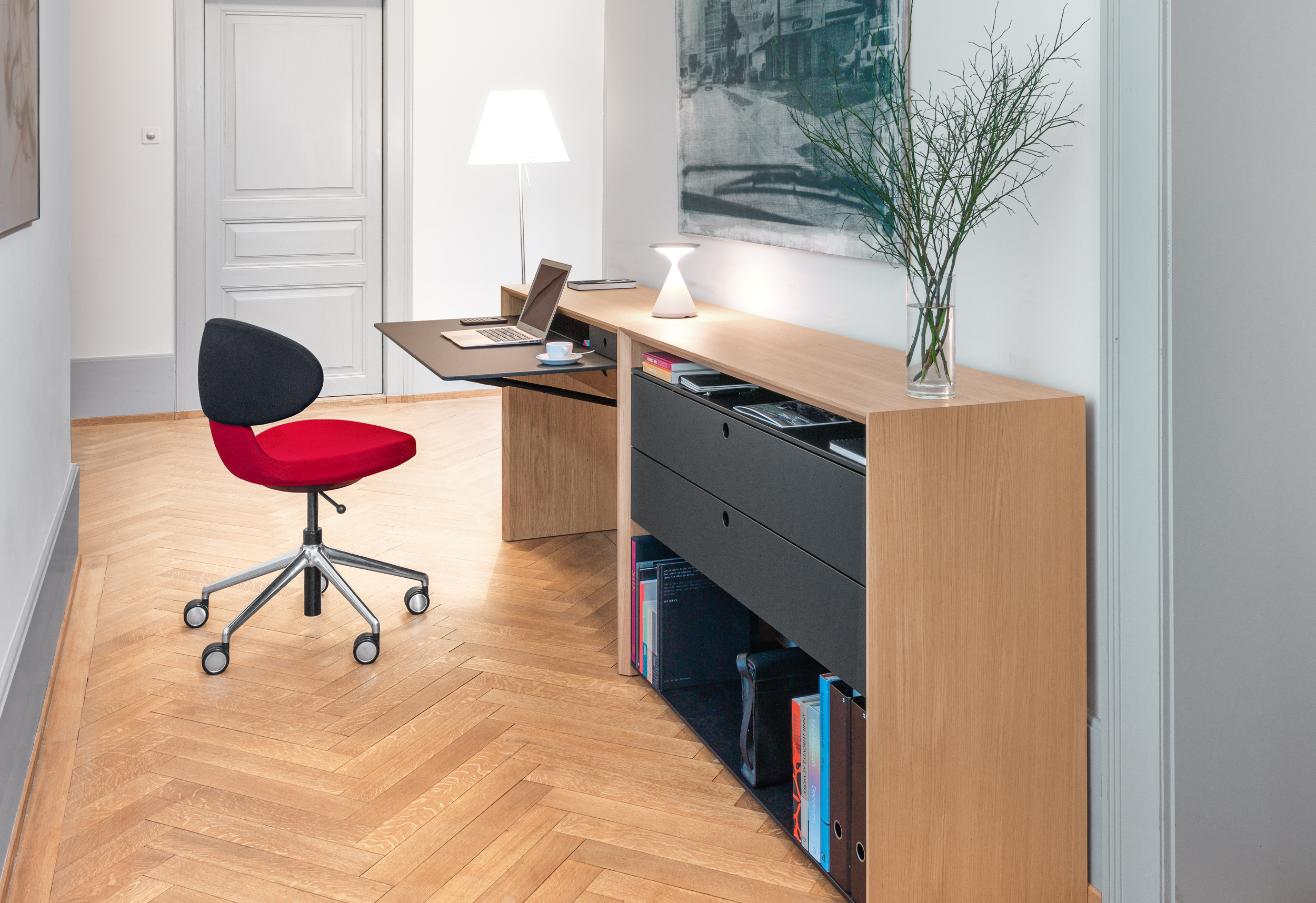 Homeoffice Tisch Arbeitstisch von Girsberger - La Punt mit ded Drehstuhl Simplex 3D